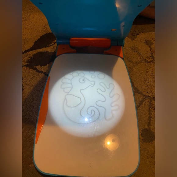 ALEX Art Draw Like A Pro projector, slides & storage! - Picture 9 of 13